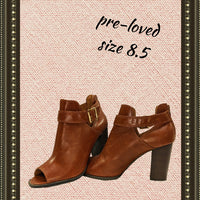 Fioni shoe/boot - so cute -size 8.5 (b)