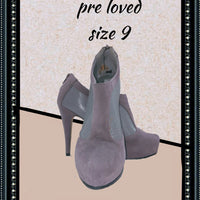 Shoe Dazzle high heels - classy - size 9 (b)