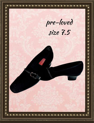 MUNRO basic black shoe - simple design - size 7.5(b)