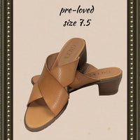 Groove sandal- so cute and unique - size 7.5 (b)