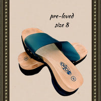 Soho sandals - so comfy - size 8 (b)